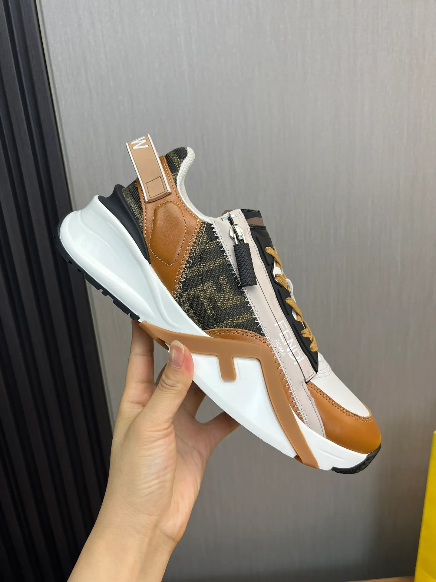 Men's men's shoes💰520💰 Fendi [Fendi] hot style is on the market🔥Fashionable casual men's shoes🔱Made of original brand fly knit fabric. Original cowhide + breathable mesh lining + sheepskin feet. Perfect shape and top quality, you deserve it🔜Original rubber outsole, ultra-light, non-slip and wear-resistant👣 Standard size 38-44